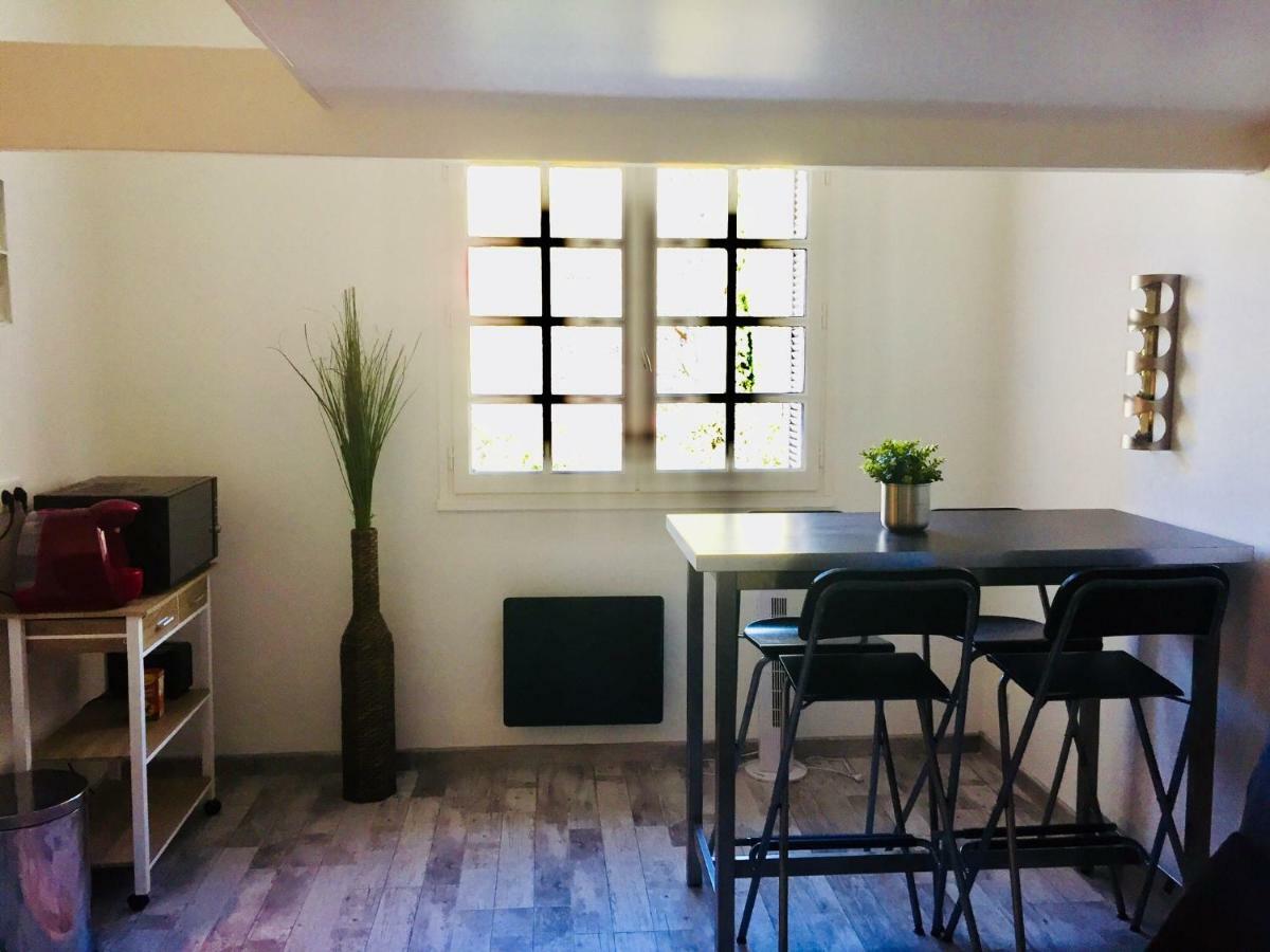 Studio 4 Personnes Avec Piscine, Tennis Apartment Hyères Екстериор снимка